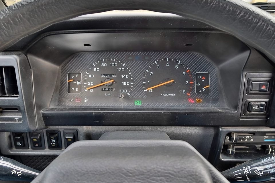 Instrument cluster with warning lights, where a flashing check engine light signals a severe misfire